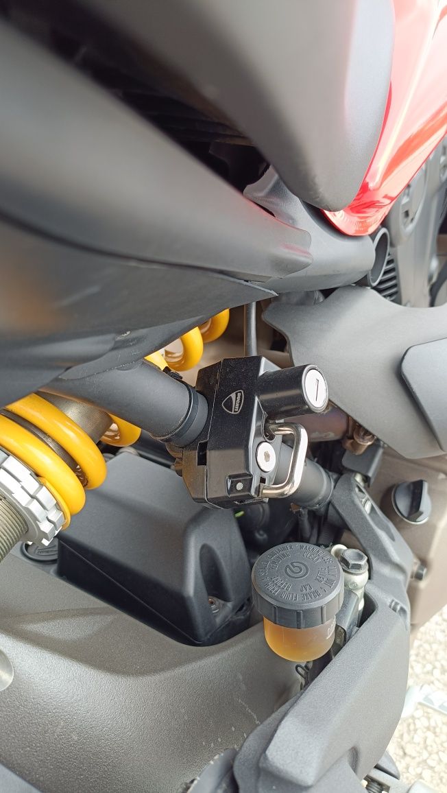 Ducati Monster 1200