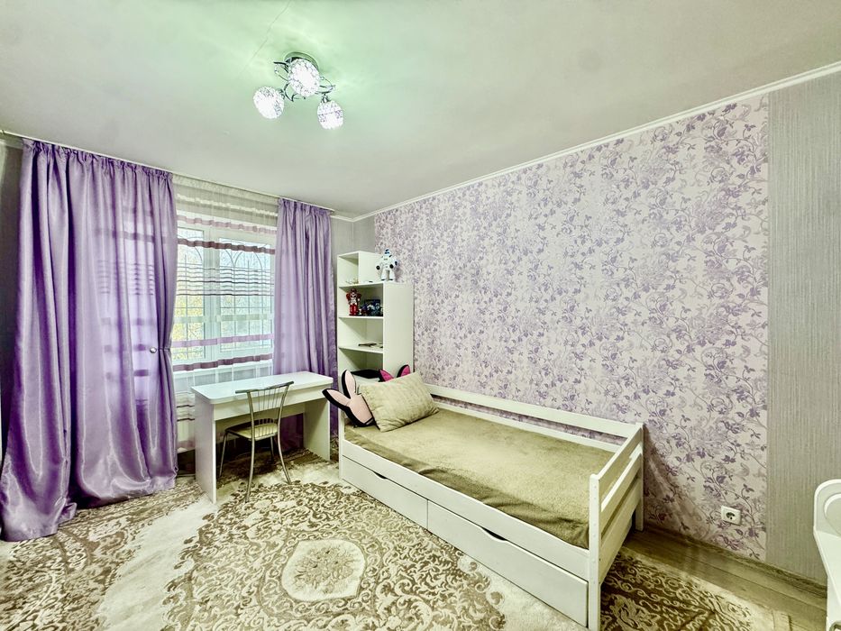 Продаж 2к квартири 65 кв. м на вул. Миколаївська 6