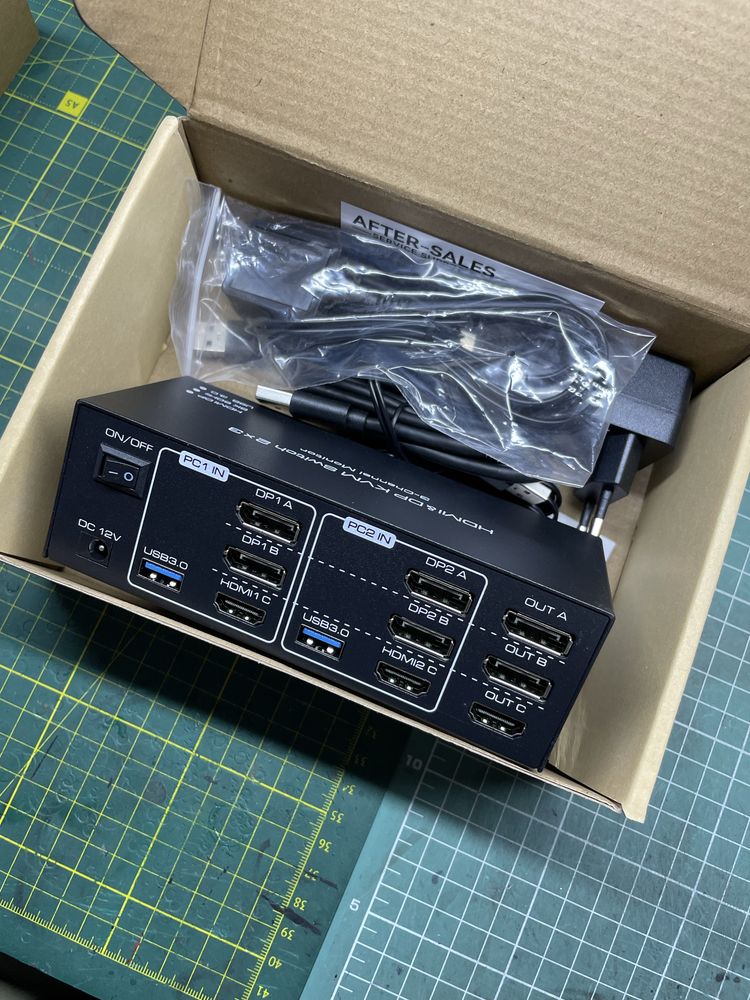 KVM-перемикач switch 8K на 3 монітори для 2 ПК HDMI і DP 4 USB 3.0