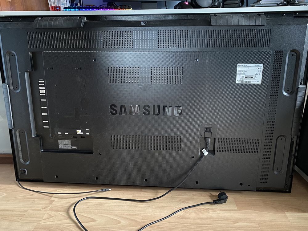 Wielki monitor Samsung DM55D dotykowy 55 cali.