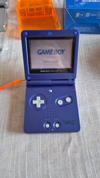 Gameboy Advance SP + mnóstwo dodatków