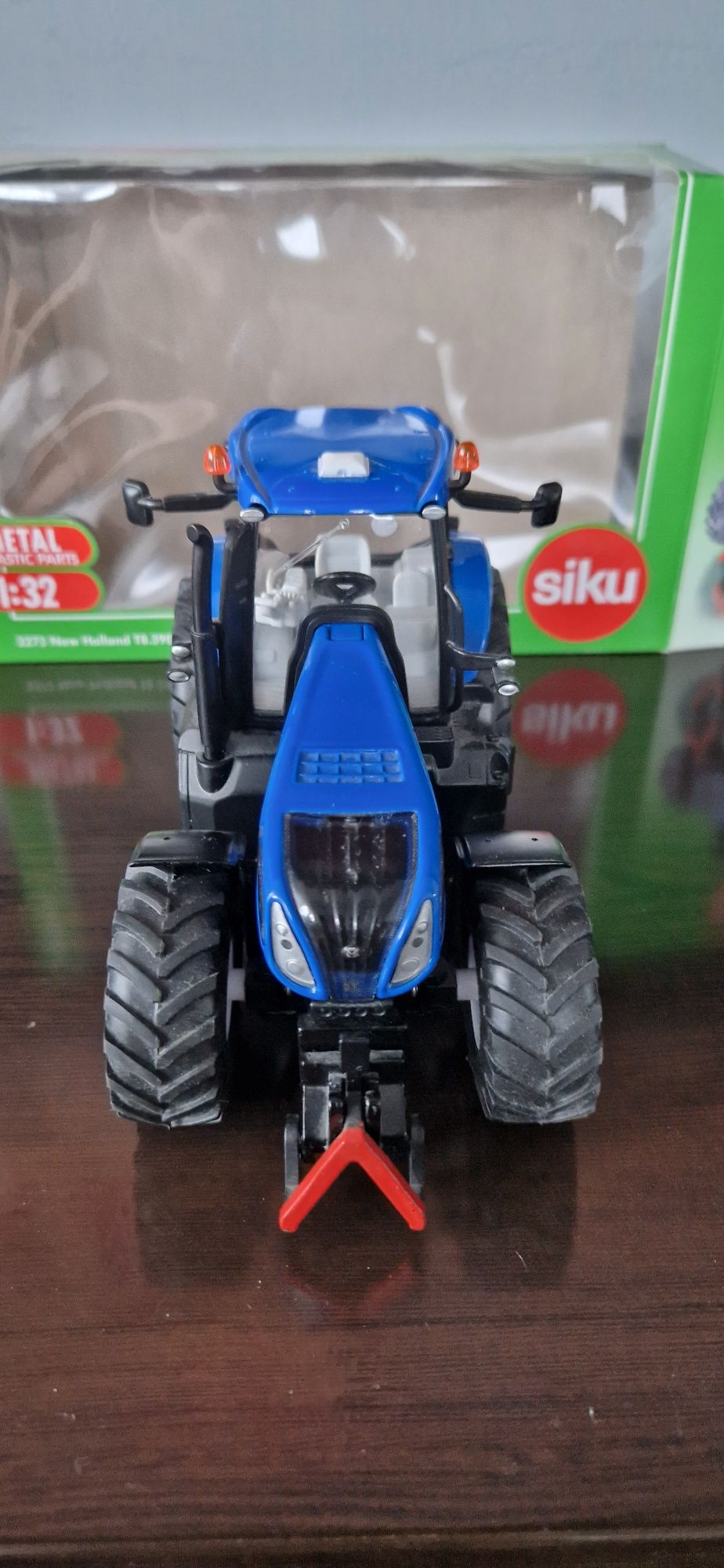 Siku 3273 NEW HOLLAND T8.390