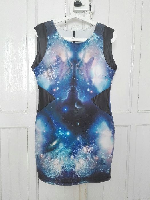 Sukienka Kosmos galaxy motyw kosmosu L XL modelująca skórzane wstawki