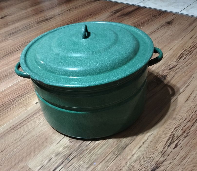 Продам кастрюлю эмалированную