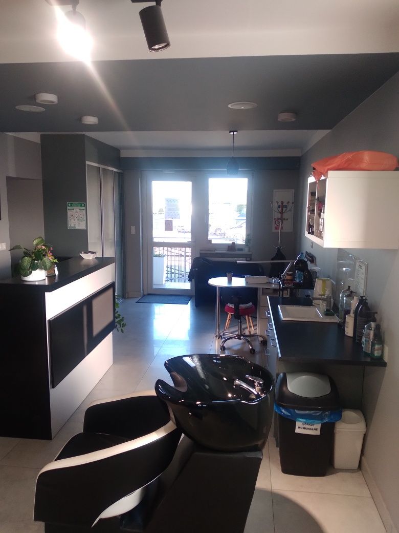 Stanowisko fryzjerskie lub Barber