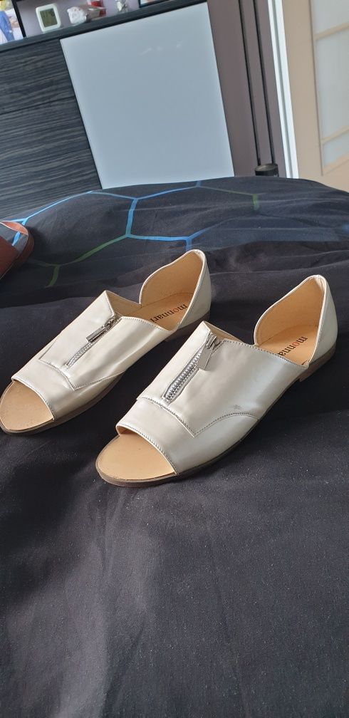 Sandały damskie lakierowane firmy Monnari