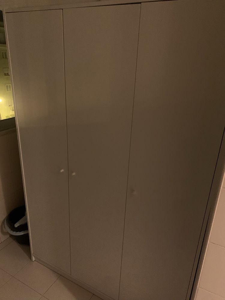 Roupeiro 3 portas Ikea modelo Kleppstad