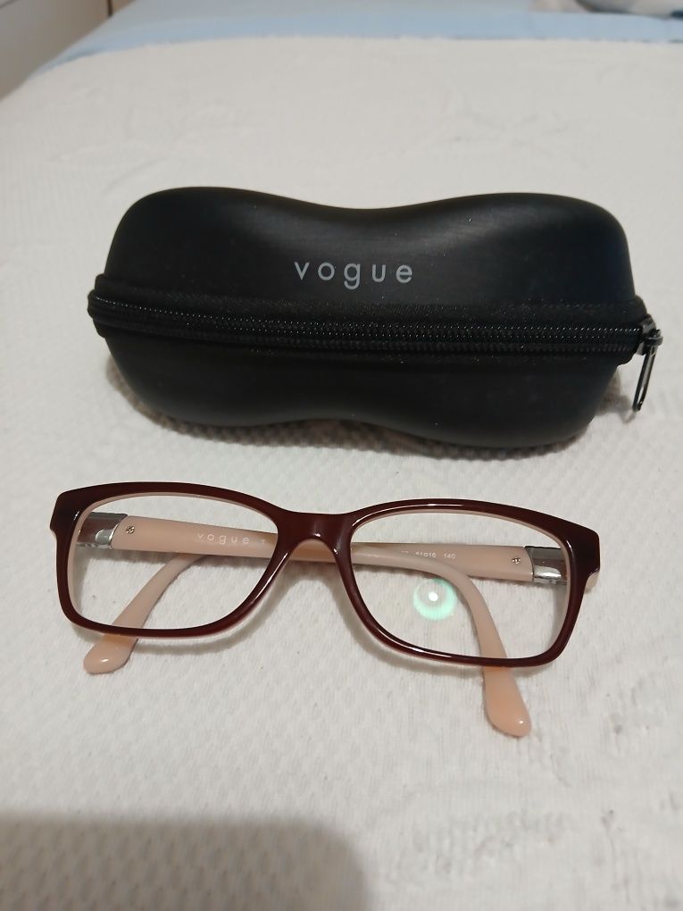 Óculos Vogue  vermelho escuro