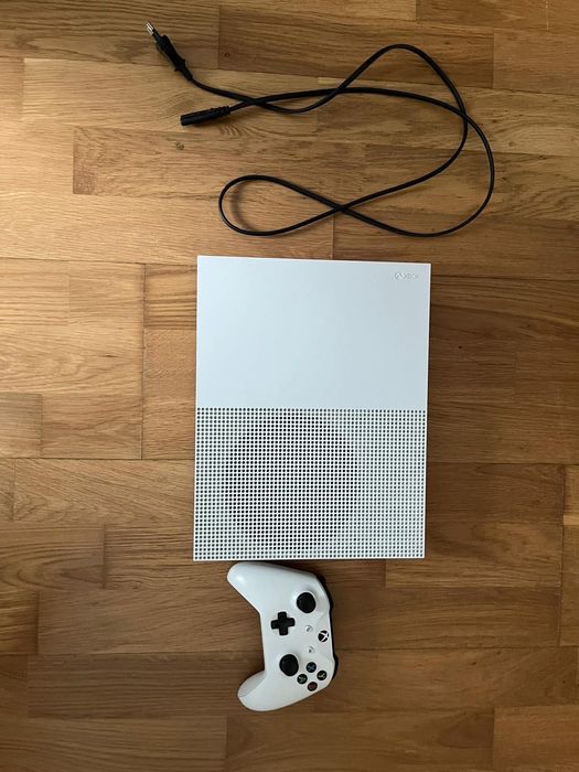 Sprzedam konsolę X box One S