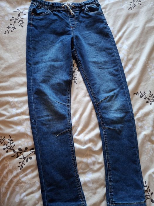 Chłopięce jeansy 140/146