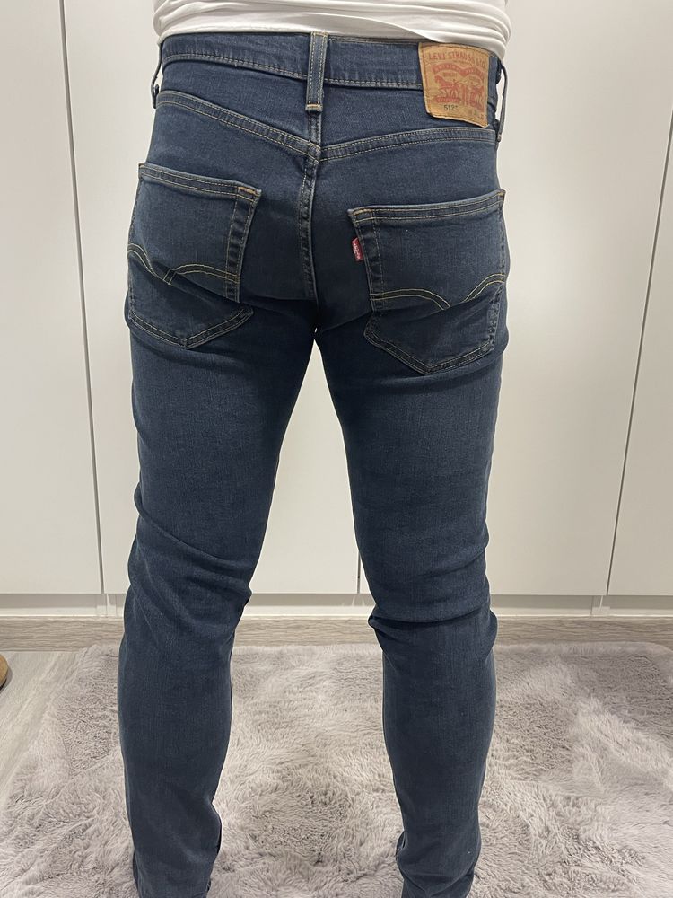 Calcas Levis 512 novas