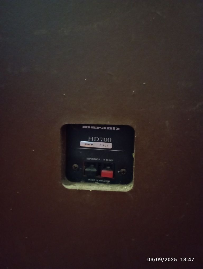Colunas, rádio e amplificador vintage