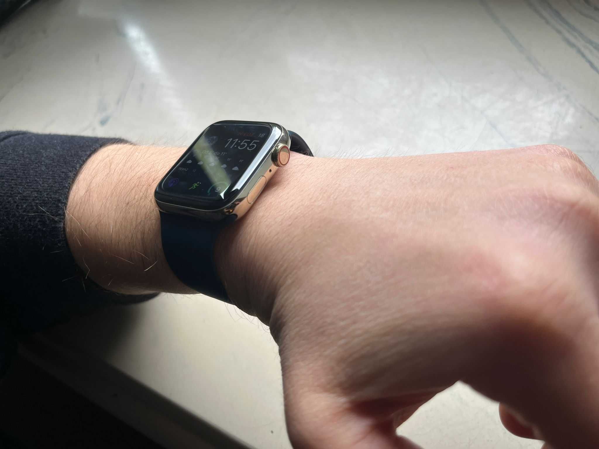 Apple Watch Series 6 złoty (WiFi+cellular) w stanie idealnym