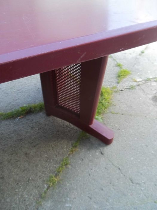 Masywny, ogromny stół ogrodowy