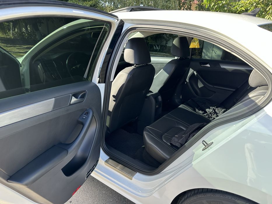 Volkswagen Jetta 2014 1.8 tsi комплектация SEL