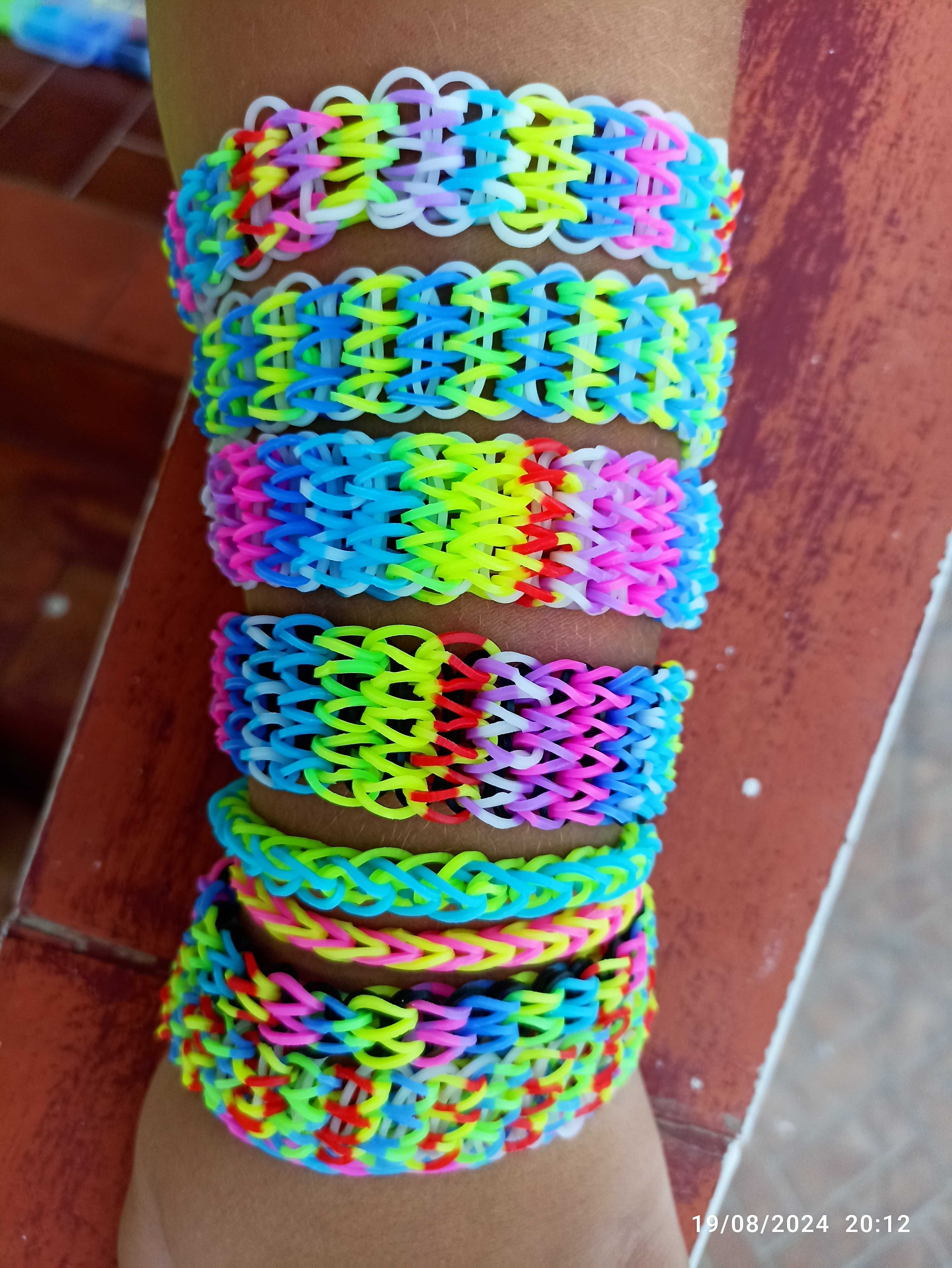 Pulseiras de elásticos