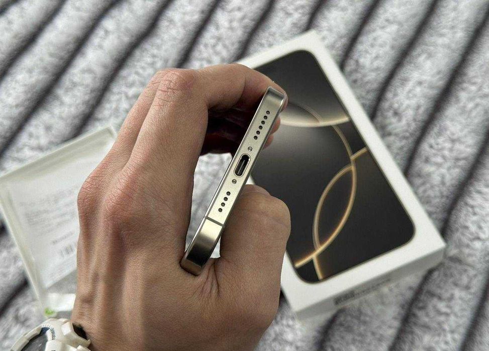 iPhone 16 Pro Max, 256 ГБ