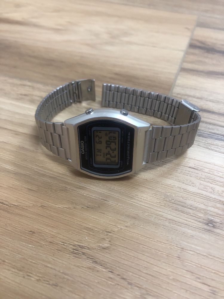 Годинник Casio B640W