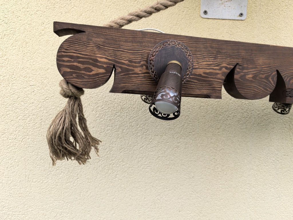 Drewniana pokojowa lampa wisząca stylowa