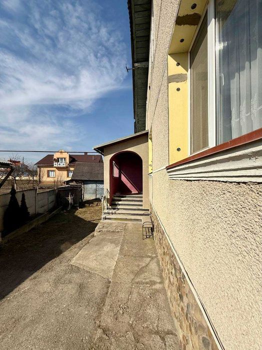 Продається приватний будинок в 5-ти хв. від Івано-Франківська