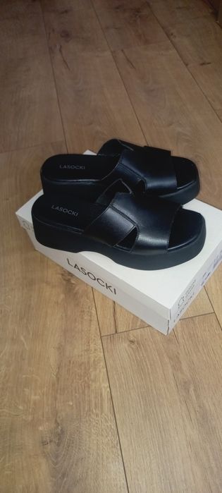Klapki skóra naturalna 39 czarne Lasocki