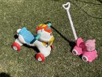 2 brinquedos de criança