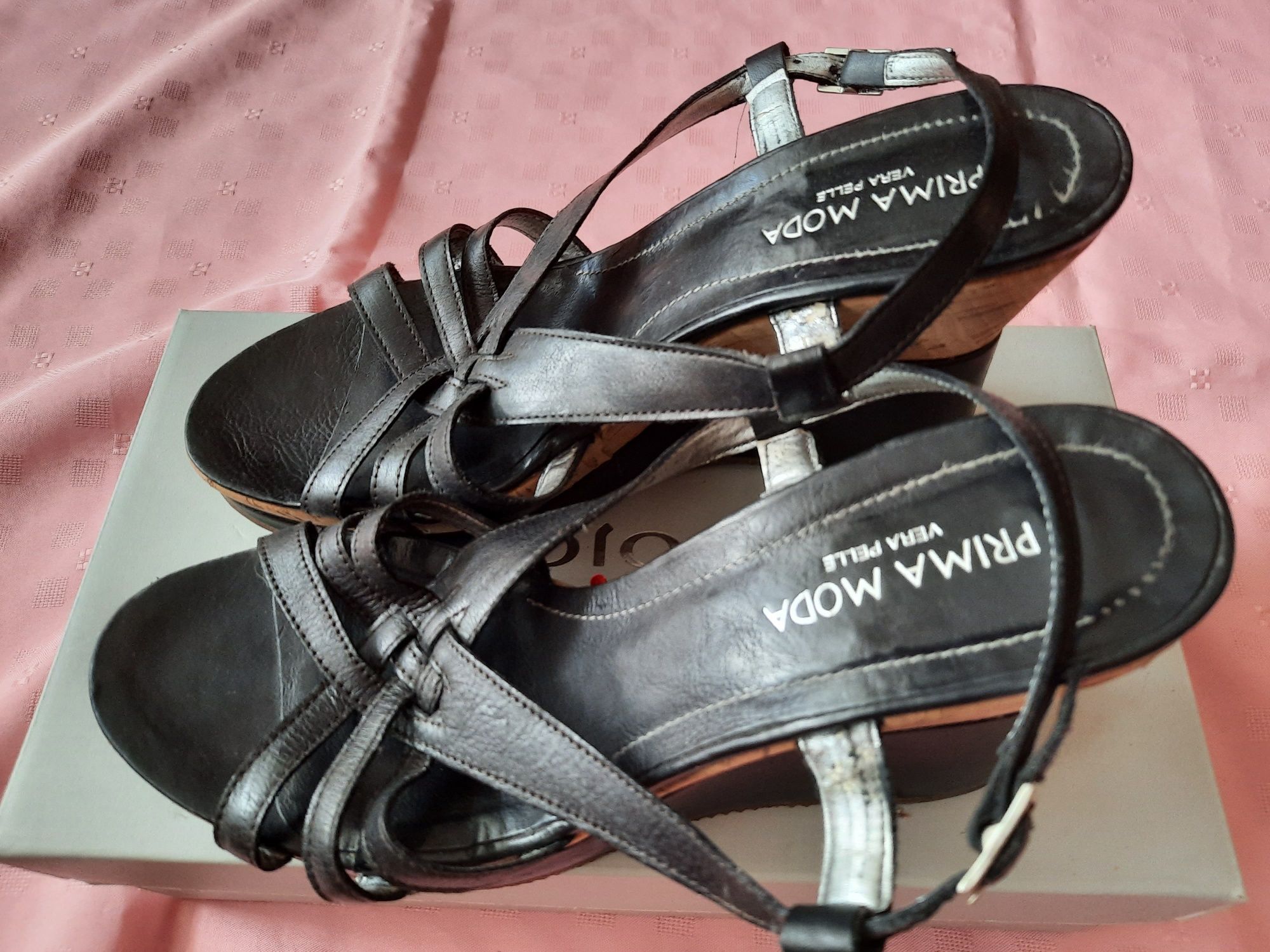 Czarne skorzane sandalki na koturnie F. Primo Moda R. 39