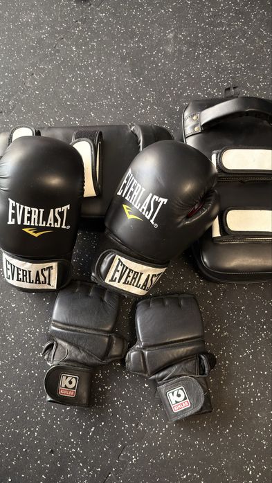 Luvas de Boxe e Plastron