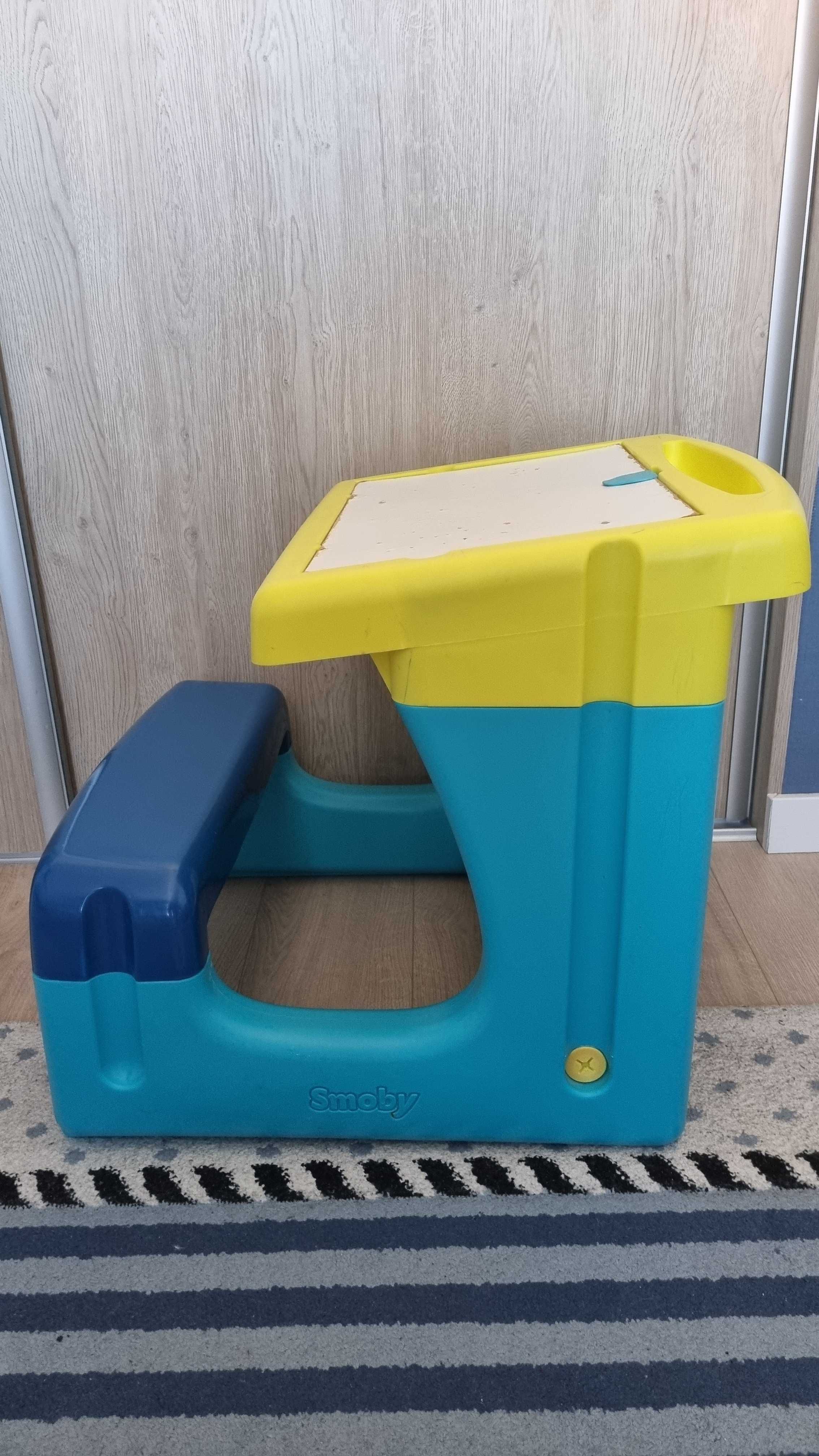 Smoby stolik biurko ze zintegtowaną ławką i dwustronną tablicą.