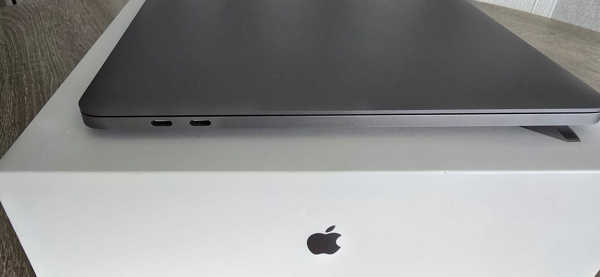 Apple MacBook Pro A2338 M1 16GB Ram 256SSD Bateria 100% Stan Perfekt