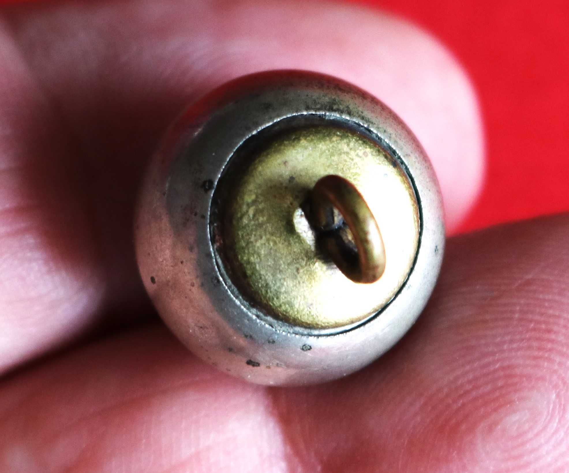 Botão esférico com Armas Reais de Portugal, raro