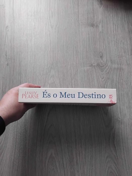 Livro És o meu destino de Lesley Pearse