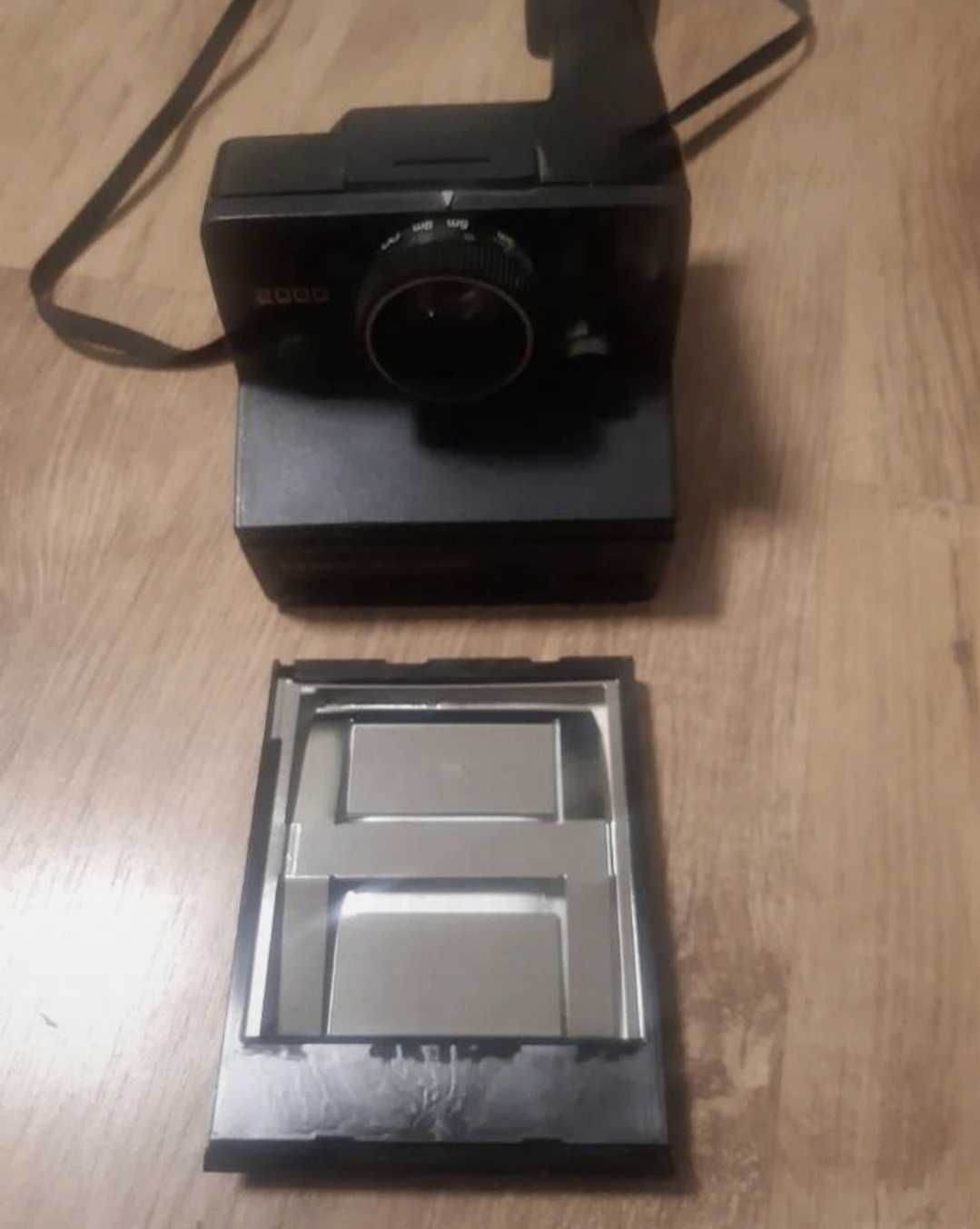 Polaroid Land Camera 2000