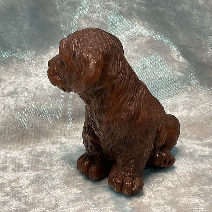 Escultura de cachorro madeira exótica