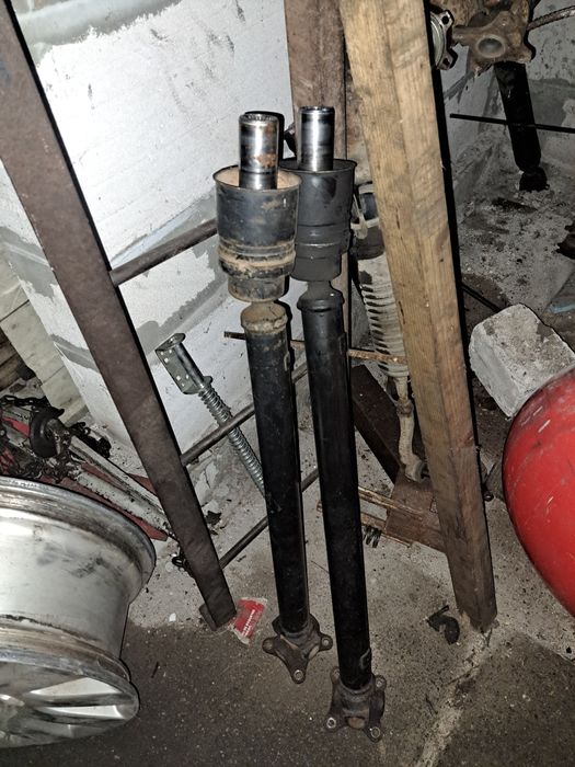 Кардан передній Mitsubishi Pajero Wagon 3/4 3,2 MR580392