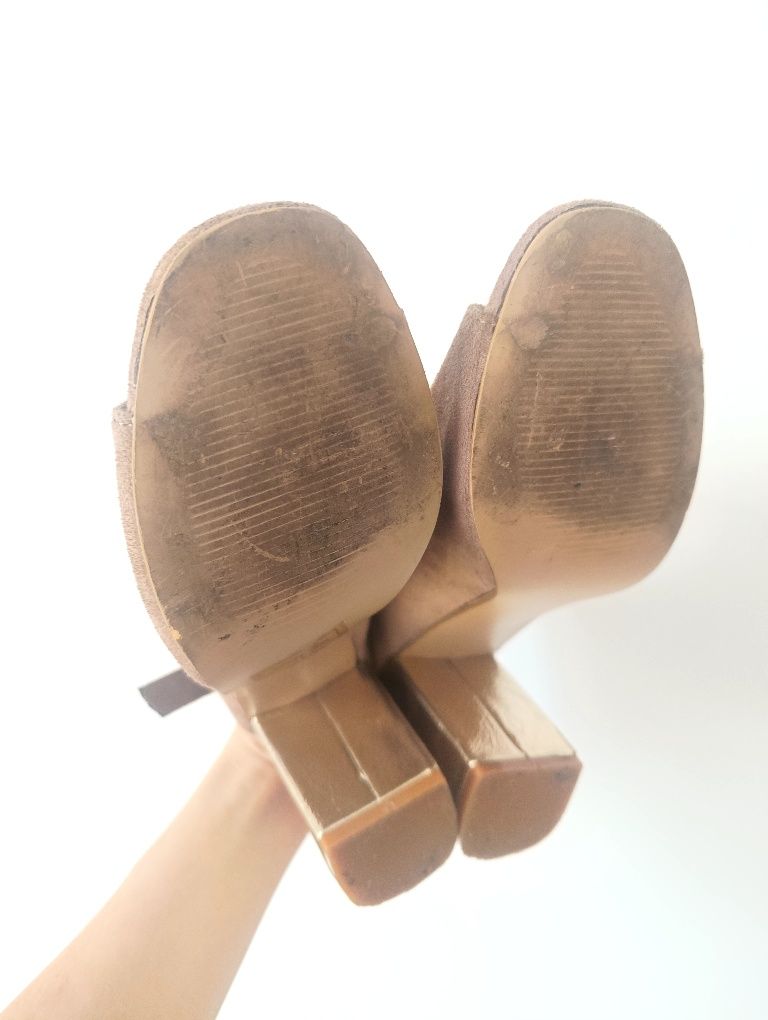 Buty na koturnie 38