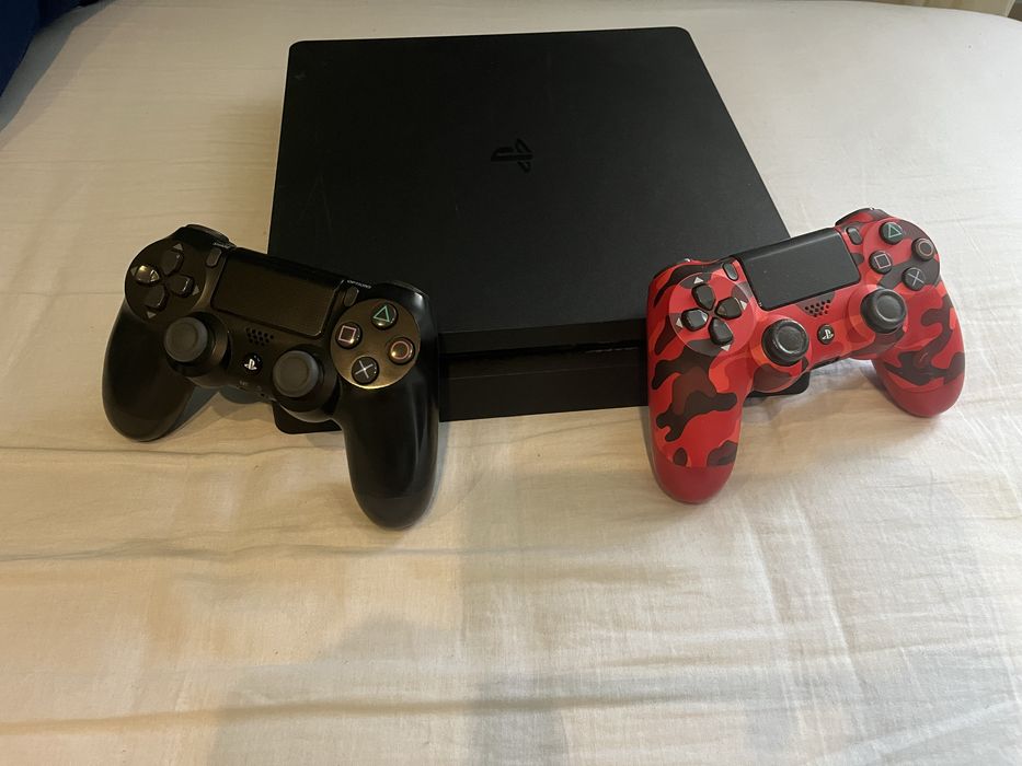 PlayStation 4 Slim 500GB +2 pady +2 gry (PS4)