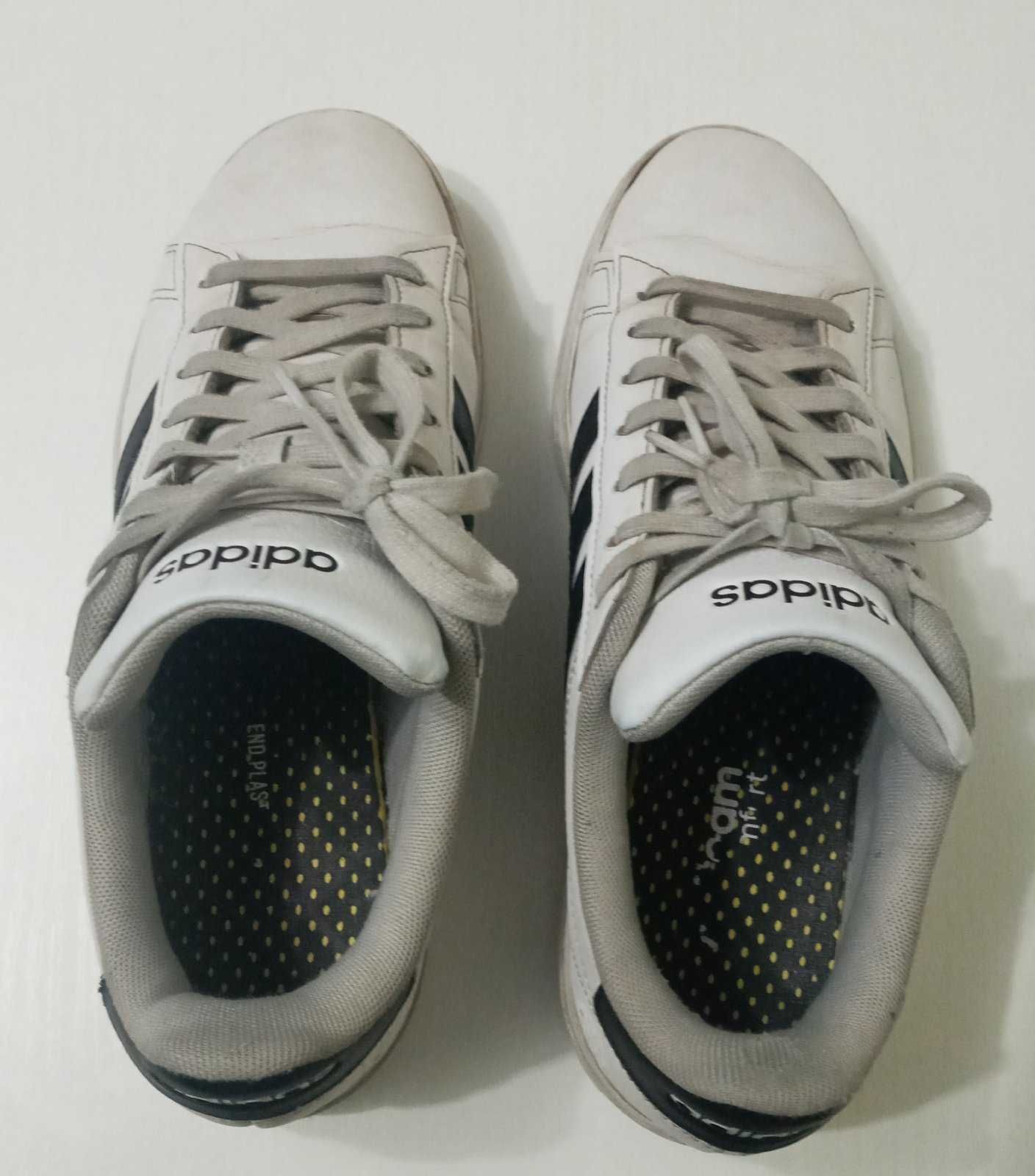 Кроссовки Adidas белые кожа длина по стельке 26 см