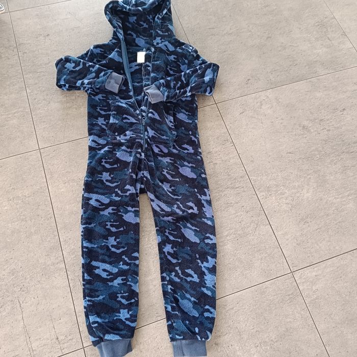 Kombinezon, onesie, piżama, pajac, strój wzór moro, rozmiar 122cm