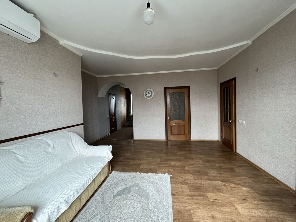 Продается дом в центре села Усатово