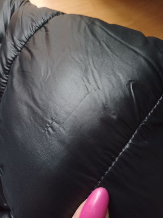 Czarna pikowana kurtka z futerkiem