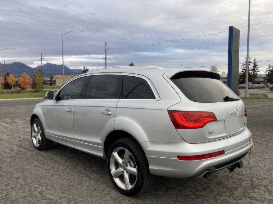 Audi Q7      2015
