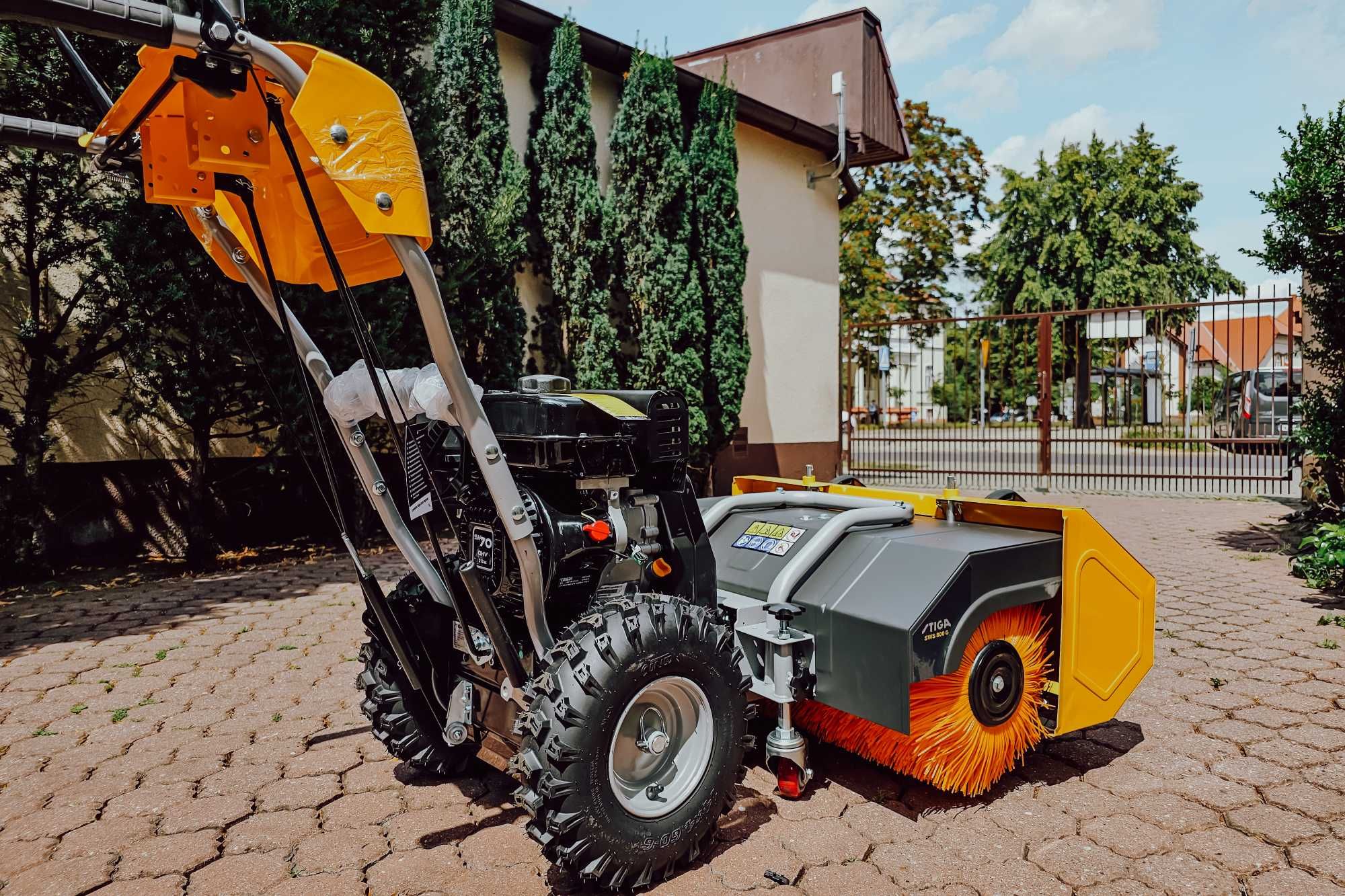Zamiatarka spalinowa SWS 800 G