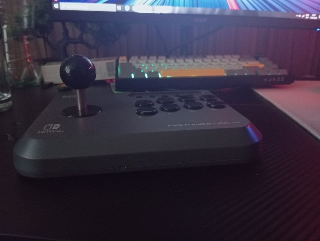 Hori Fighting Stick Mini [PC/Switch], Pad idealny do bijatyk