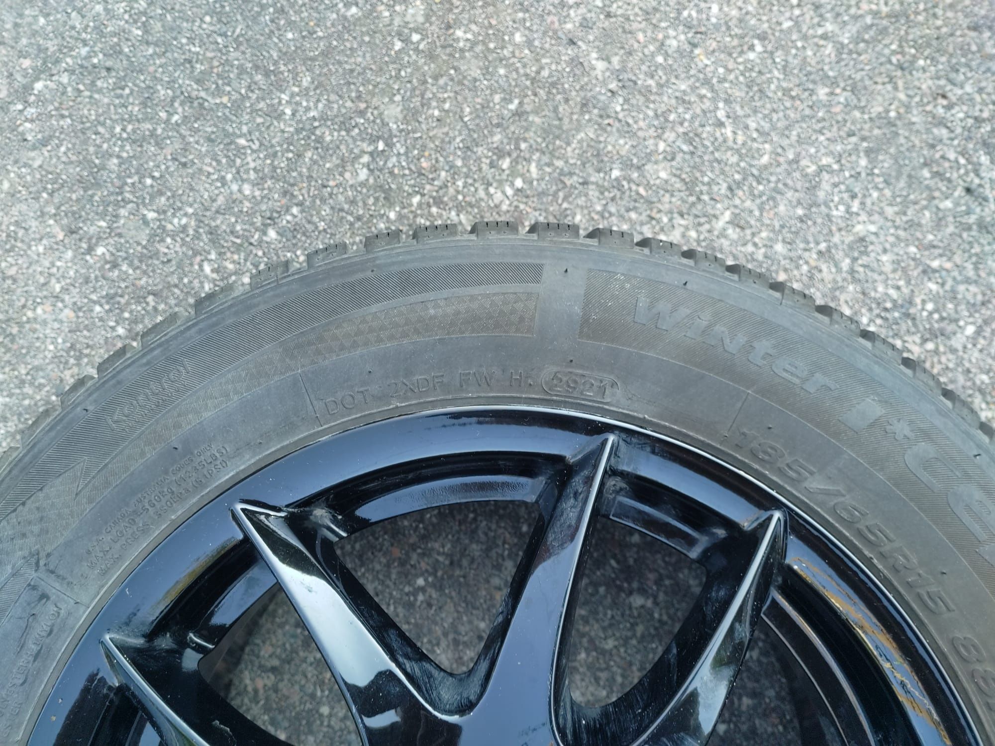 Felgi aluminiowe zimowe wraz z oponami zimowymi 185/65 R15 88h
