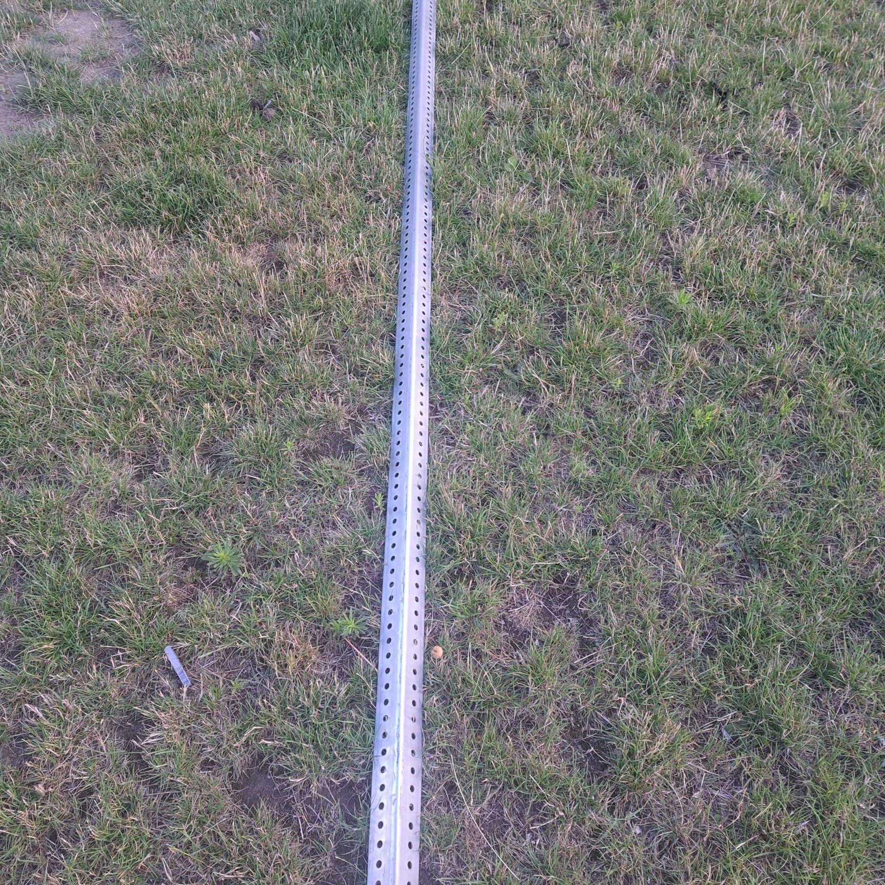 Profil perforowany dziurkowany 50×50× 2 mm długość 2,7 metra