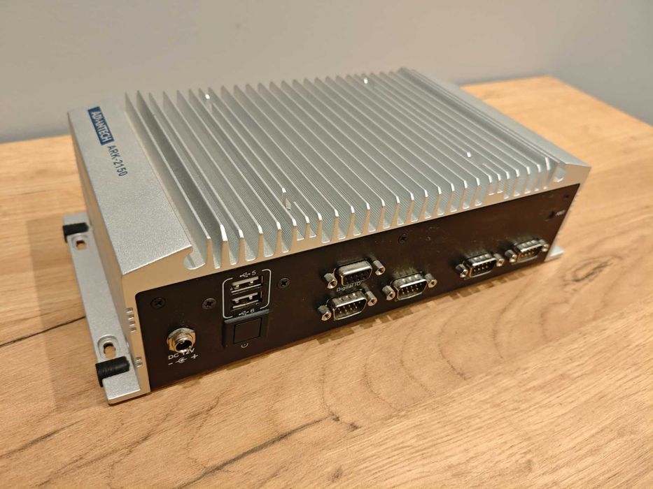 Komputer przemysłowy Advantech ARK-2150L-S6A1E