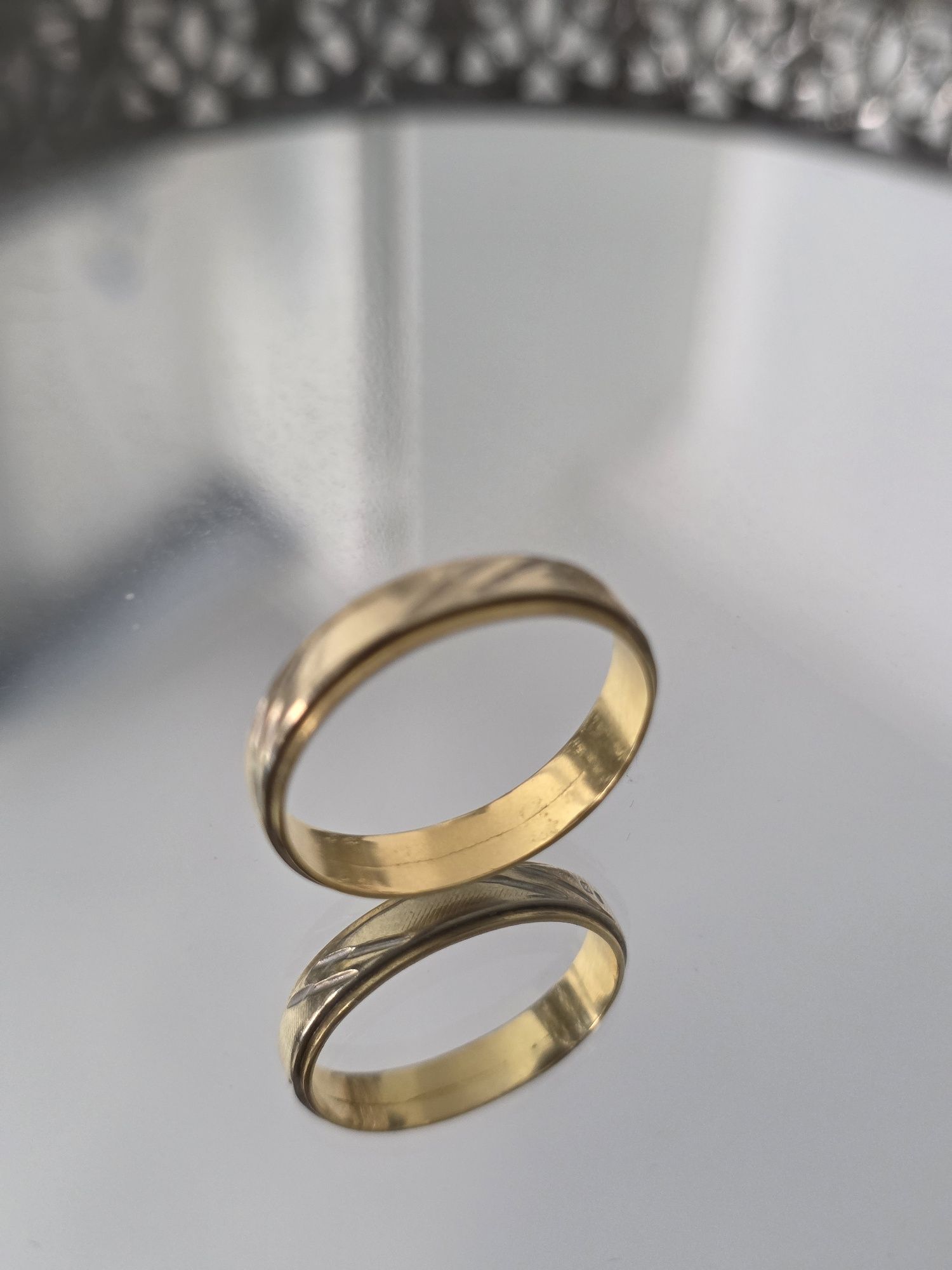 Aliança em ouro branco e amarelo