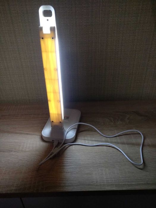 Продам настольну акумуляторну LED лампу