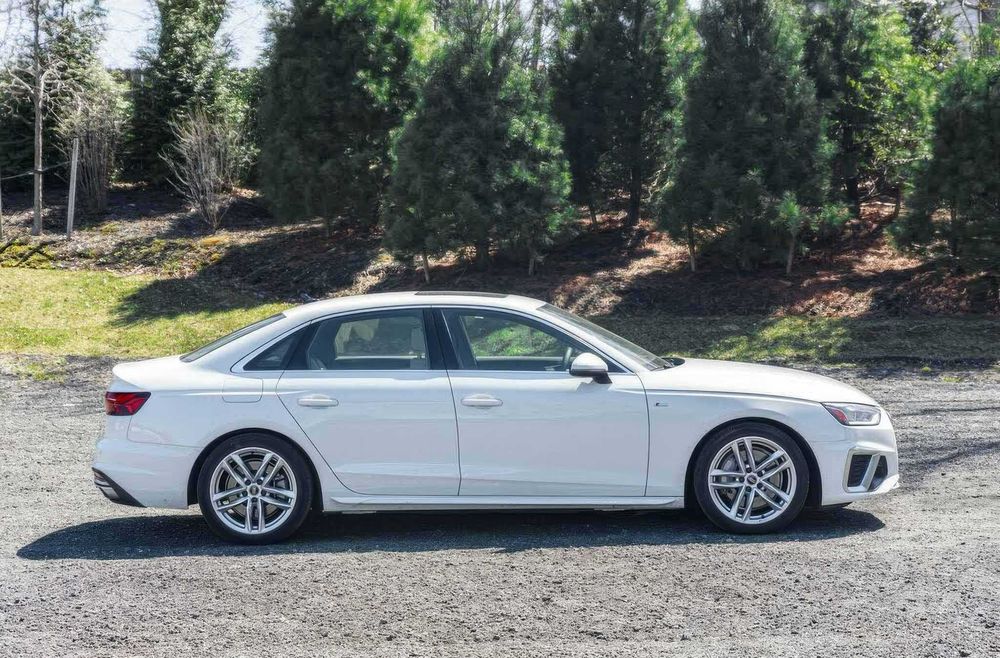 Audi A4 quattro Premium Plus S Line      2023